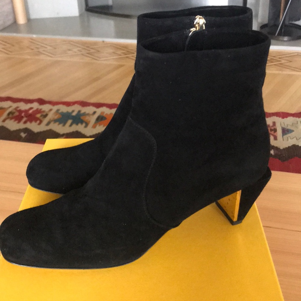 💠FENDI BLACK SUEDE ANKLE BOOTS💠